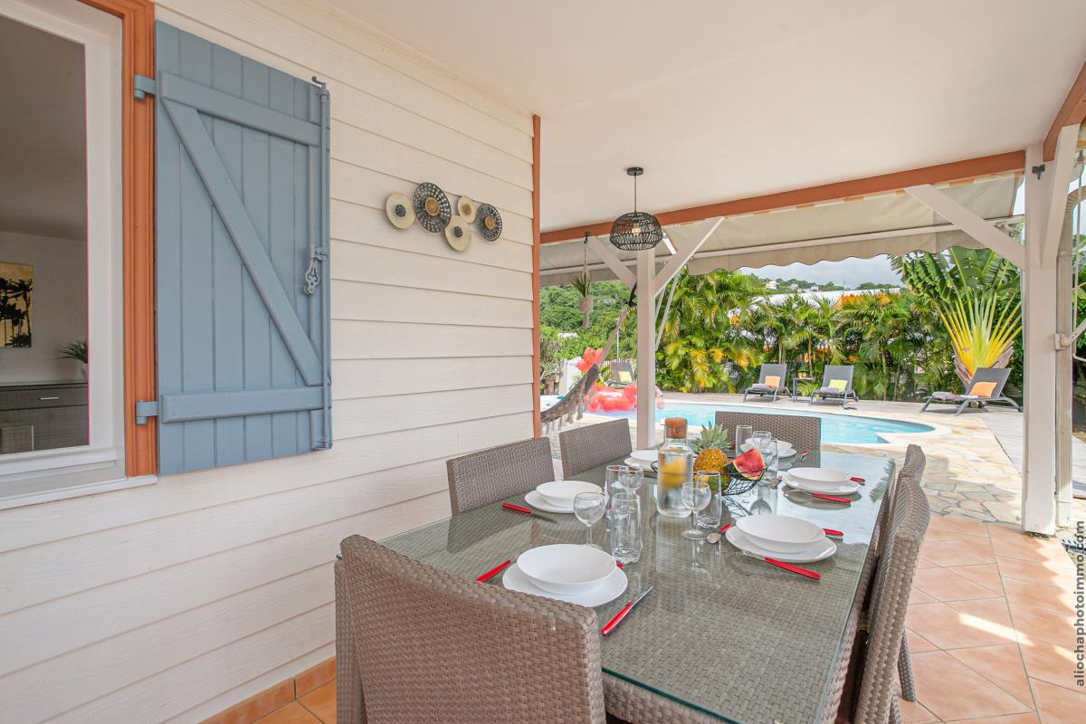 Location-villa-le-Diamant-Martinique-Espace-repas