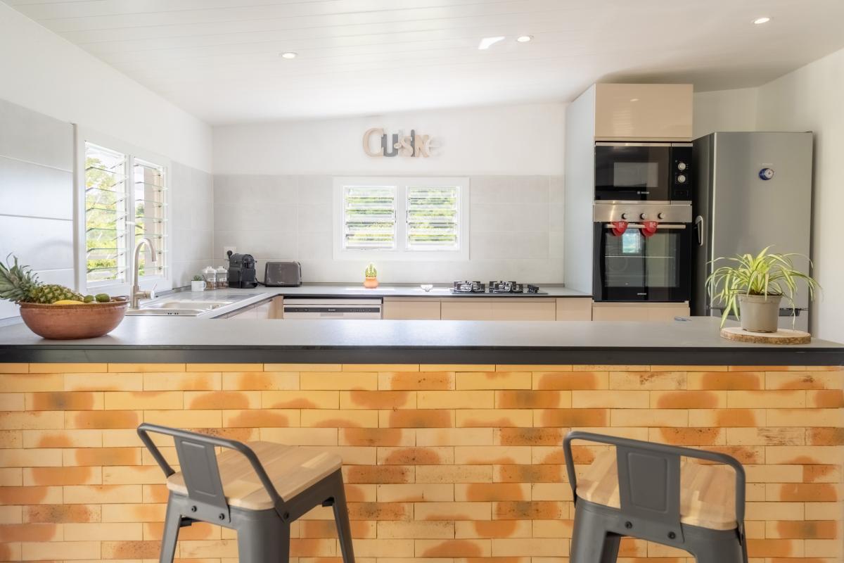 Location-vacances-sainte-anne-martinique-la-cuisine