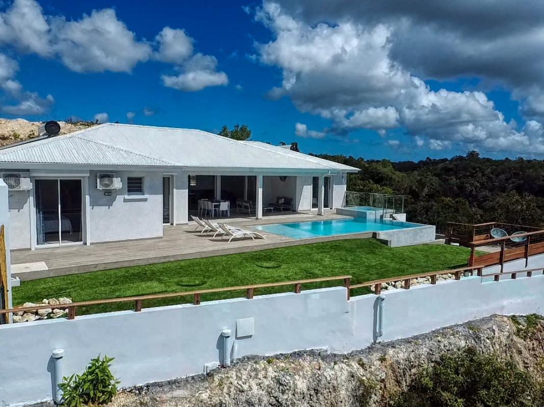 A louer villa 3 chambres pour 6 personnes avec piscine et balneo sur les hauteurs du Gosier en Guadeloupe