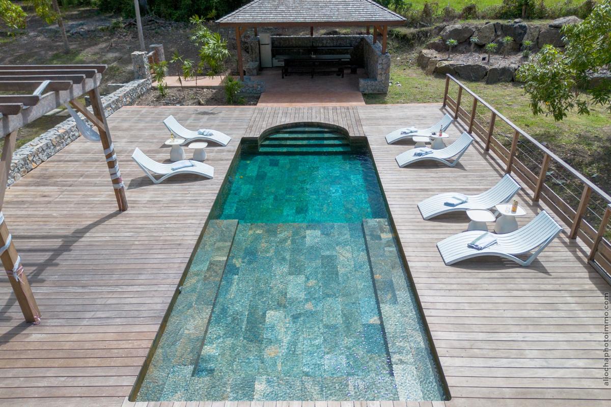 Location-Villa-luxe-Trois-îlets-Martinique----Vue-cuisine-extérieure-optim