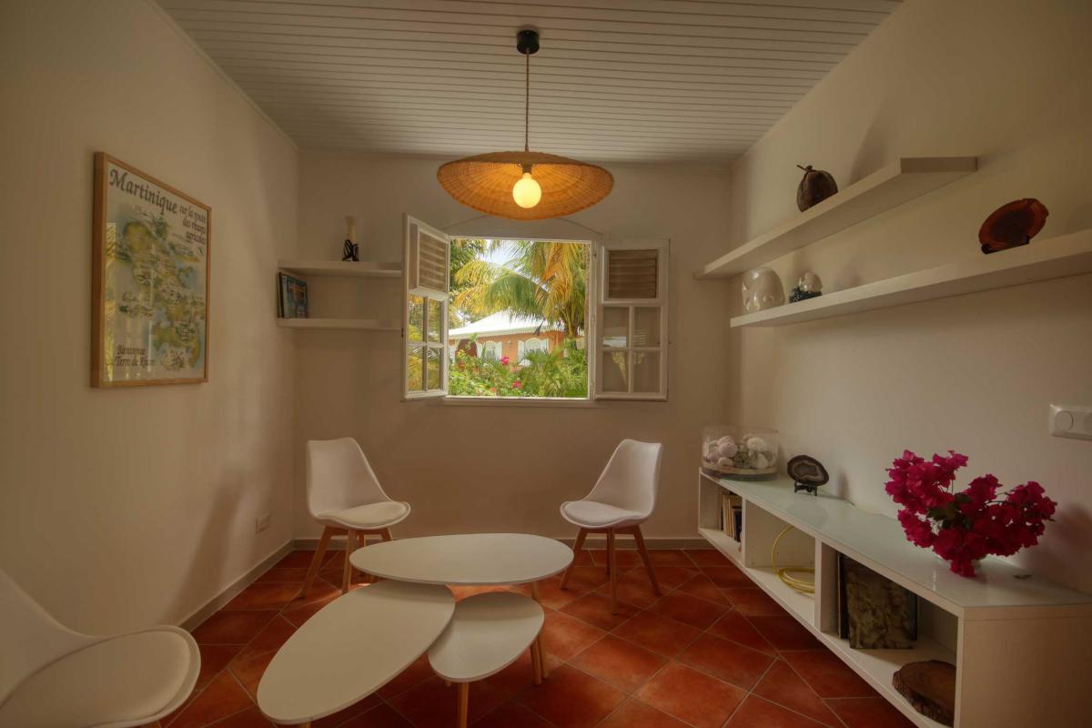6-Location-villa-le-robert-martinique-_dépendance-salon