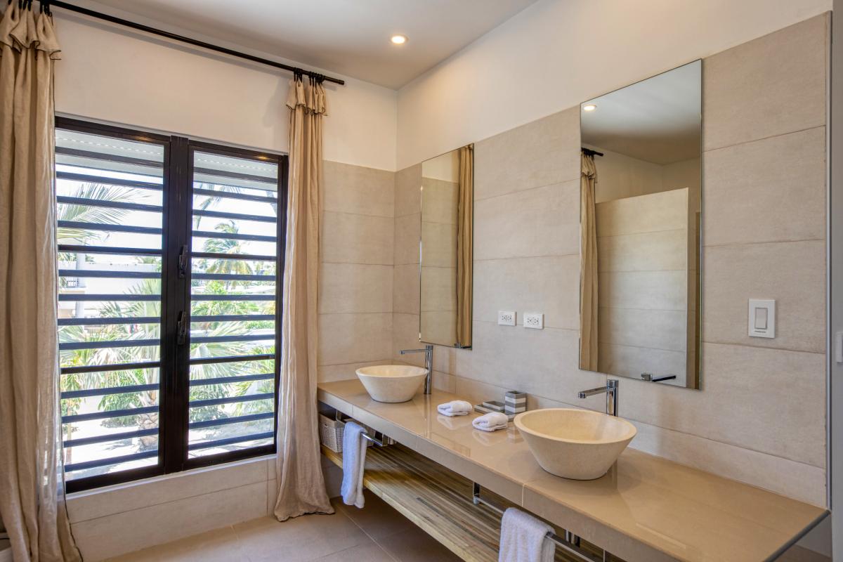 Location villa Alma 4 chambres 8 personnes avec piscine les pieds dans l'eau Beacon Hill Saint Martin