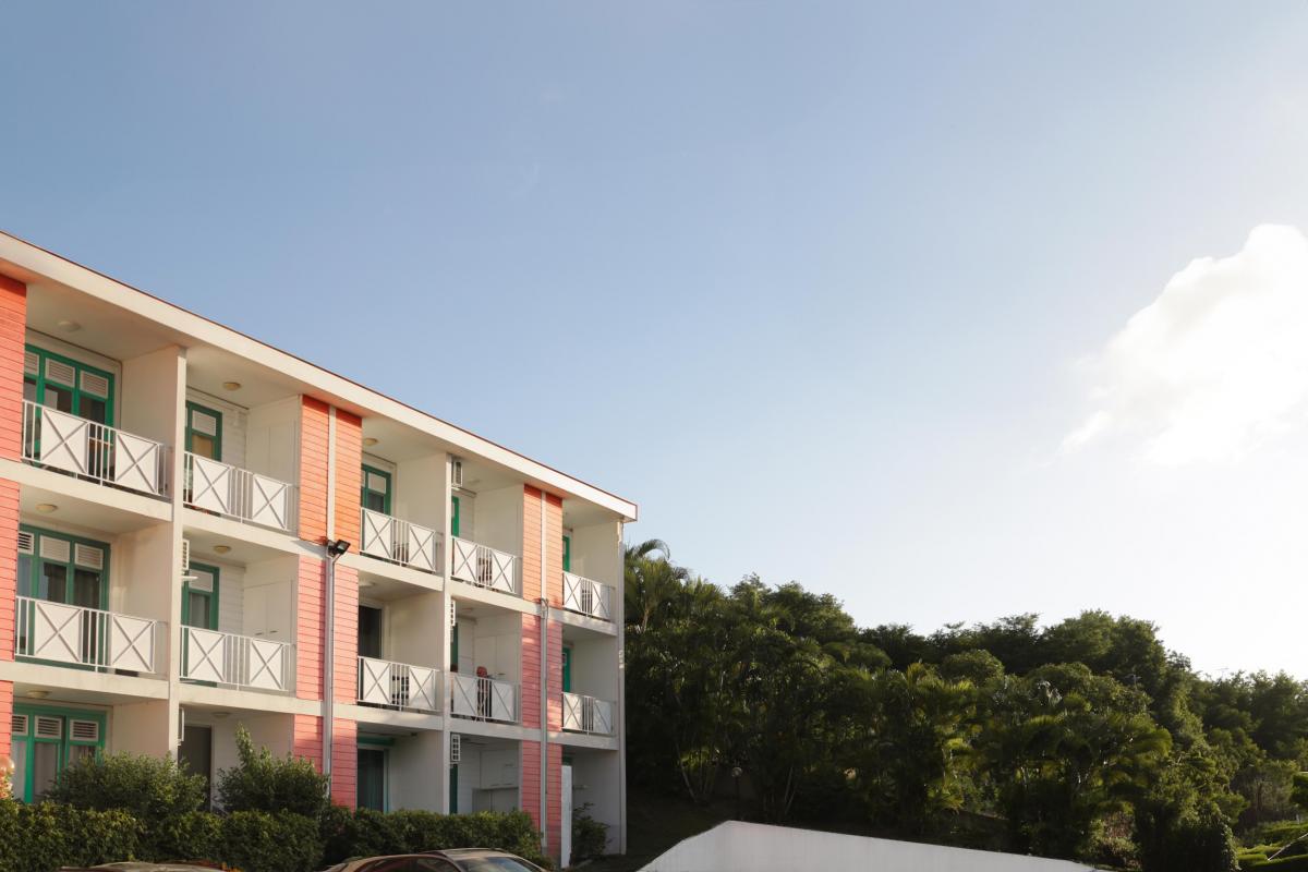 11-Location-studio-Martinique---Vue-bâtiment
