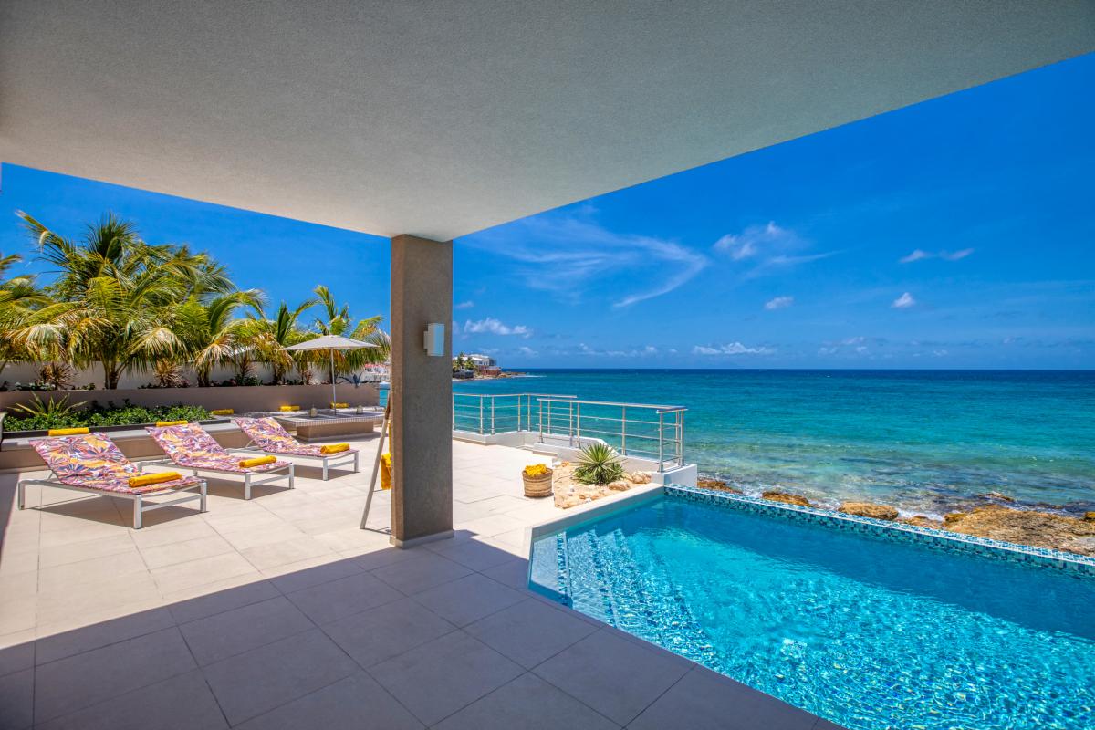 Location villa Alma 4 chambres 8 personnes avec piscine les pieds dans l'eau Beacon Hill Saint Martin