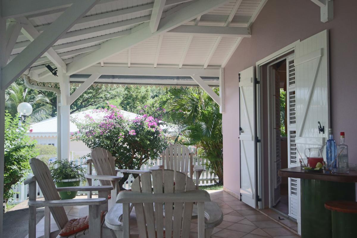 7-Location-villa-martinique_Terrasse-salon-exterieur