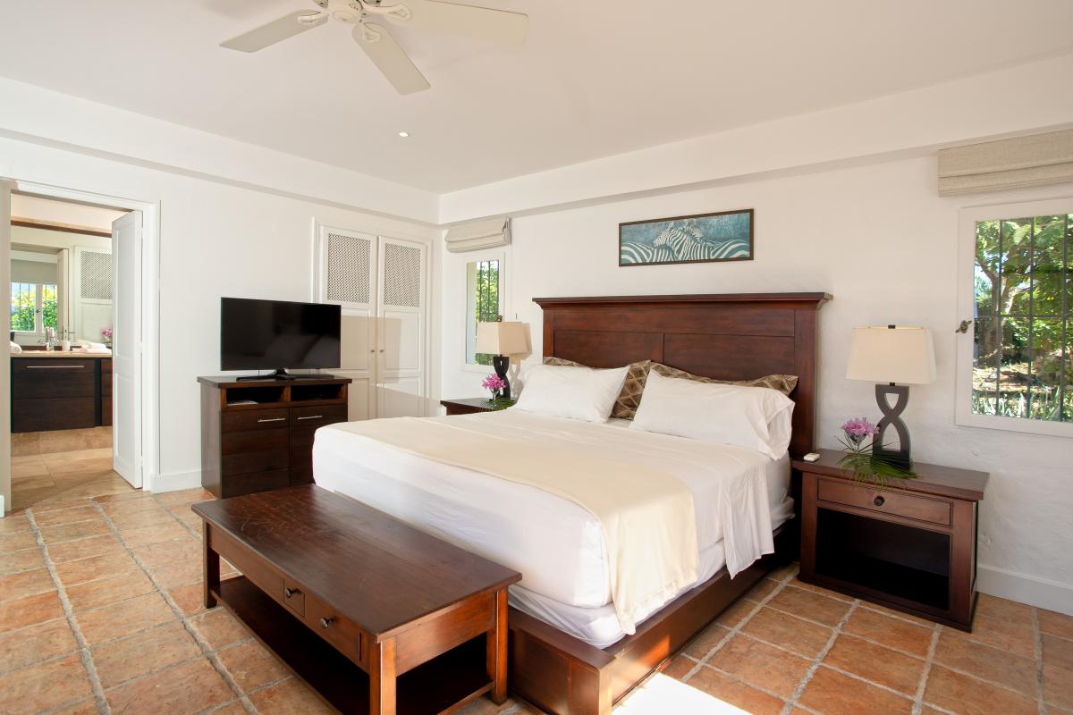 29_LaHacienda-Bedroom4