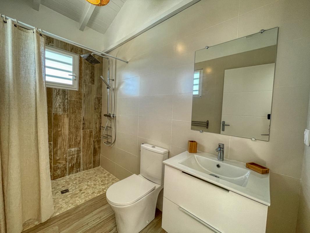 A louer villa 3 chambres pour 6 personnes avec piscine et balneo sur les hauteurs du Gosier en Guadeloupe