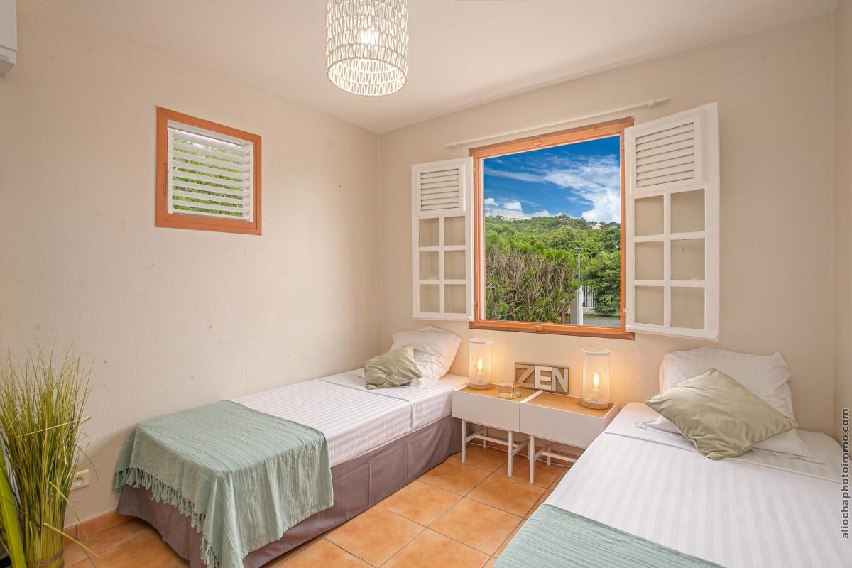 Location-villa-le-Diamant-Martinique-La-chambre-3