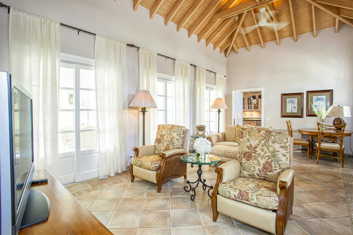 57-ChateaudesPalmiers-GardenLiving