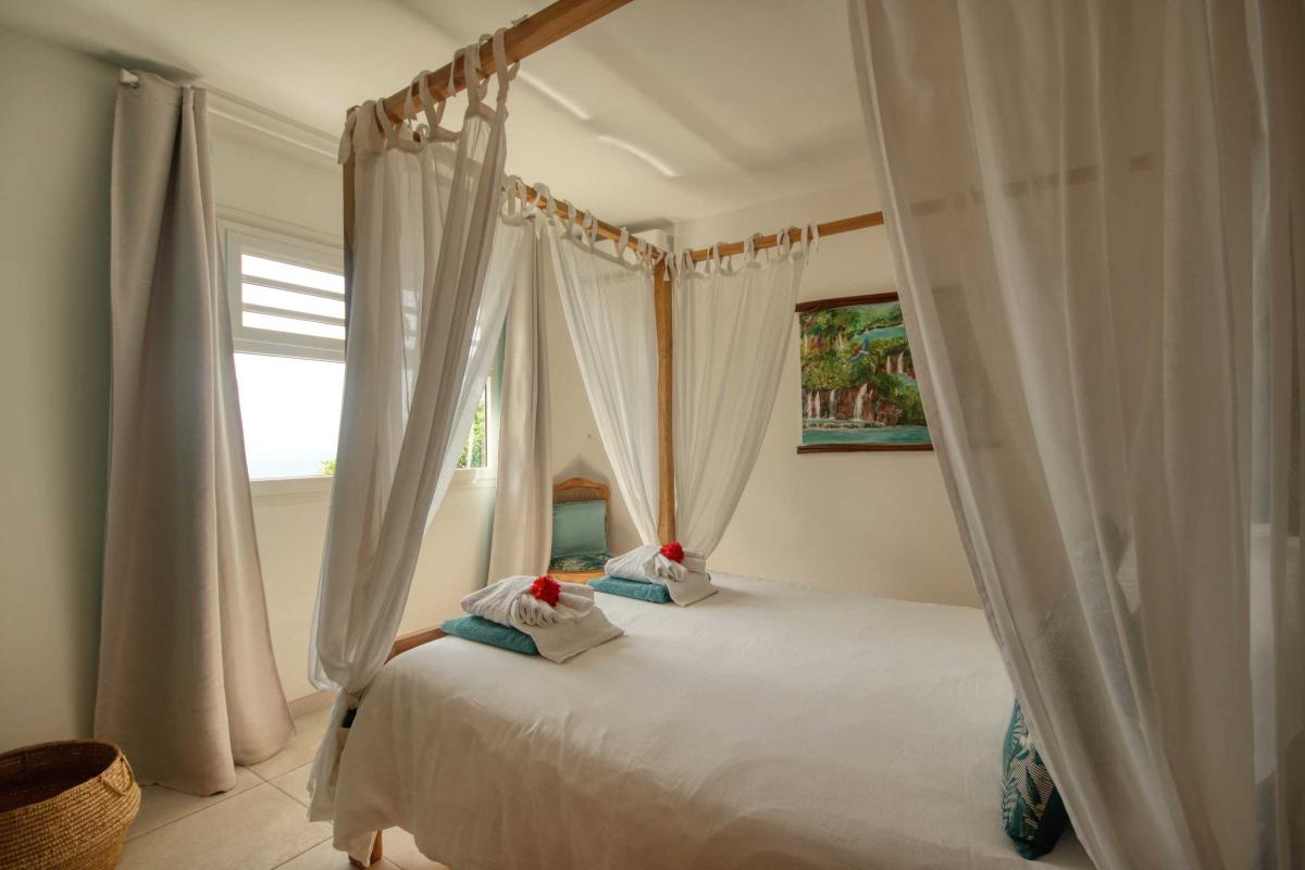 20-Villa-splendide-vue-mer-tartane-trinité-chambre-1-et-salle-d'eau-lit-2