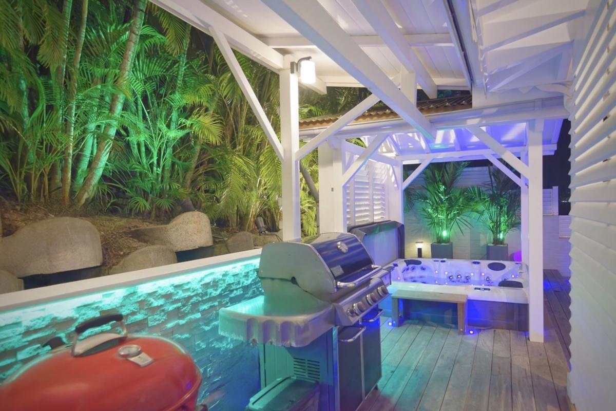 piscine-privee-vue-jacuzzi-mer-anse-ane