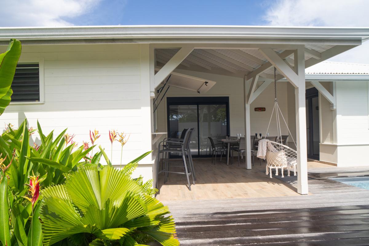 5-Location-villa-piscine-le-diamant-martinique-terrasse
