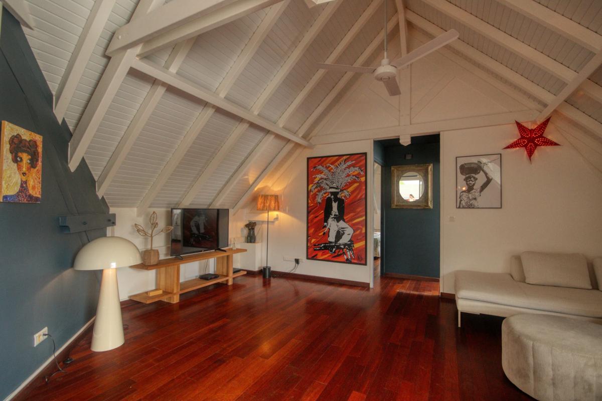2-Location-appartement-trois-ilets-martinique-salon-télévision