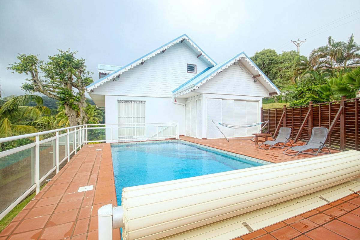 2-Location-villa-Martinique_-Case-Pilote_-piscine-et-maison