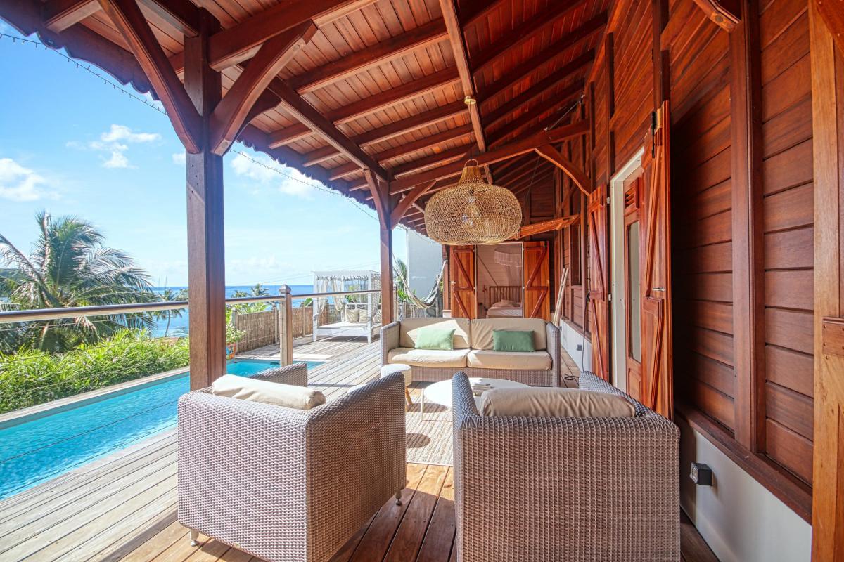 5-Location-villa-Martinique_Anses-d'Arlet_-extérieur-salon