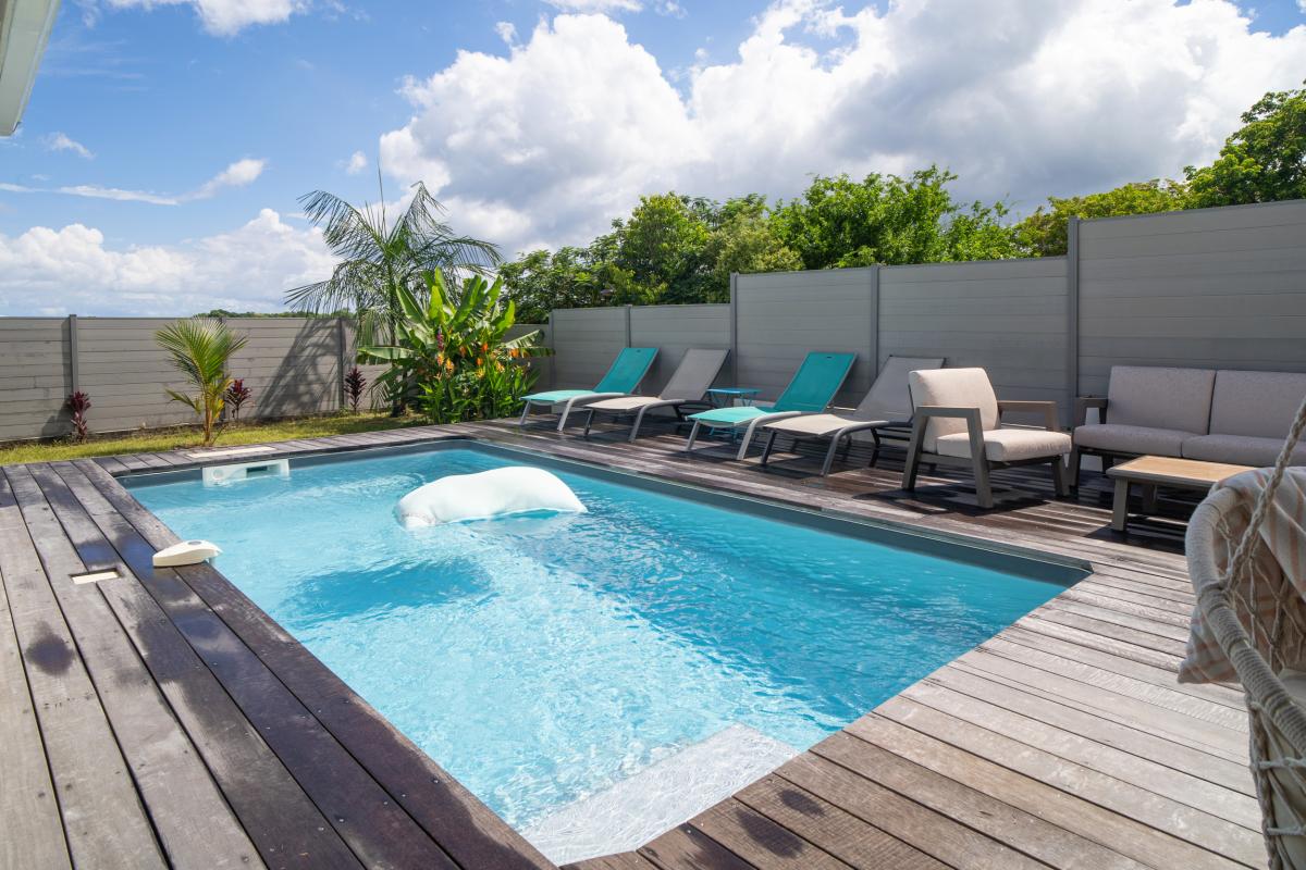 17-Location-villa-piscine-le-diamant-martinique-espace-détente