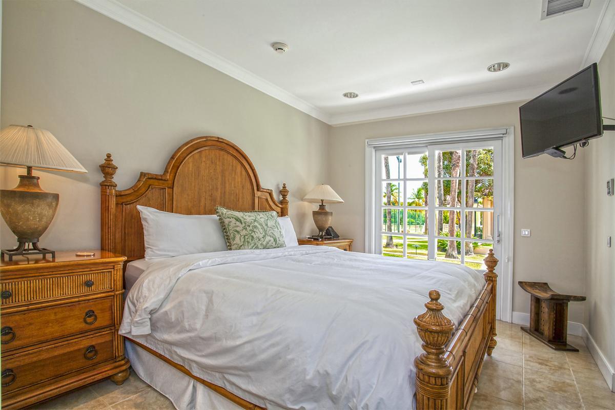 63-ChateaudesPalmiers-GardenBedroom3