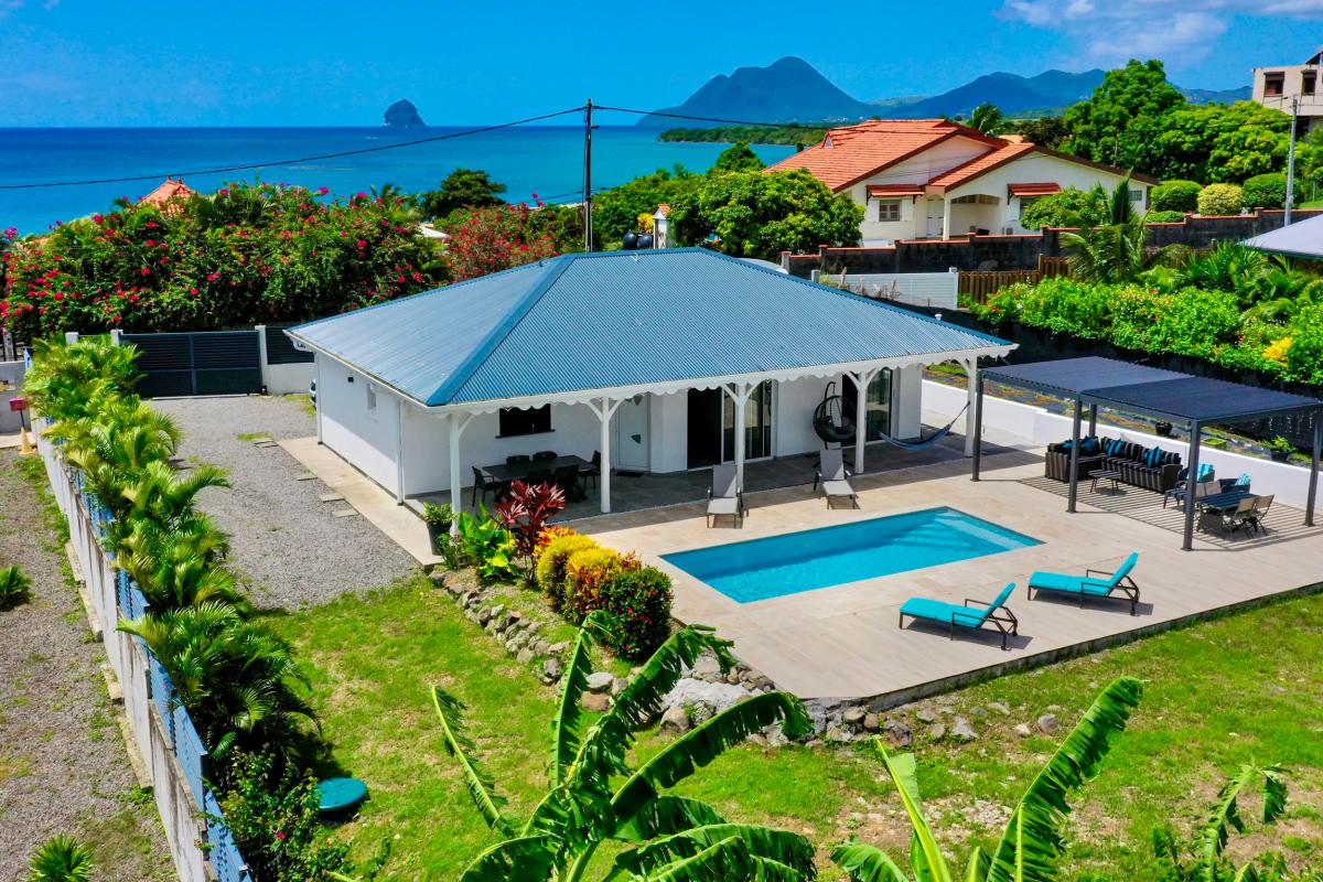 02Location-villa-piscine-4-chambres-sainte-luce_piscine