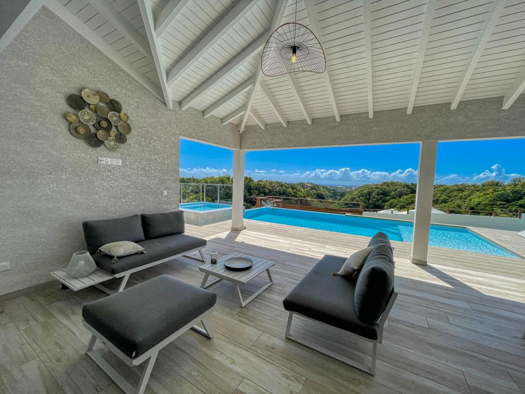 A louer villa 3 chambres pour 6 personnes avec piscine et balneo sur les hauteurs du Gosier en Guadeloupe