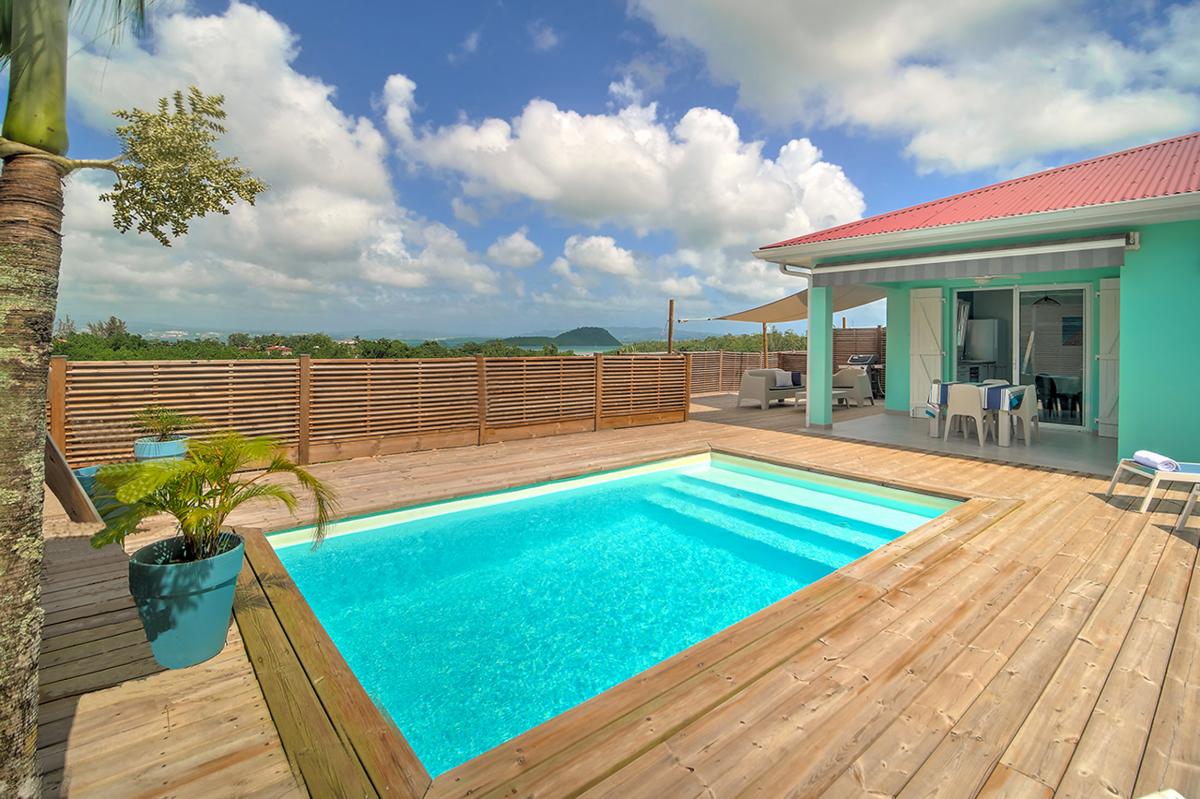 2-Location-villa-les-trois-ilets-piscine-vue-mer-martinique_-piscine