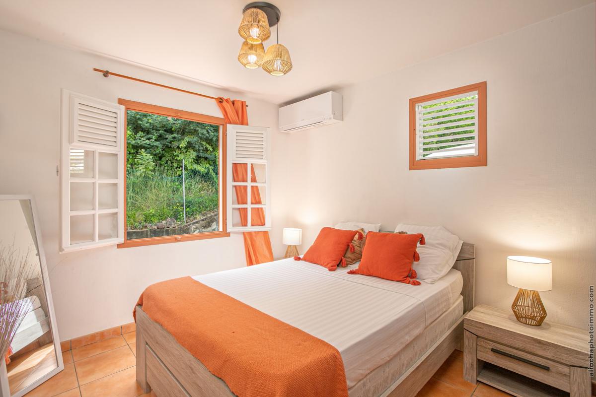 Location-villa-le-Diamant-Martinique-La-chambre-1