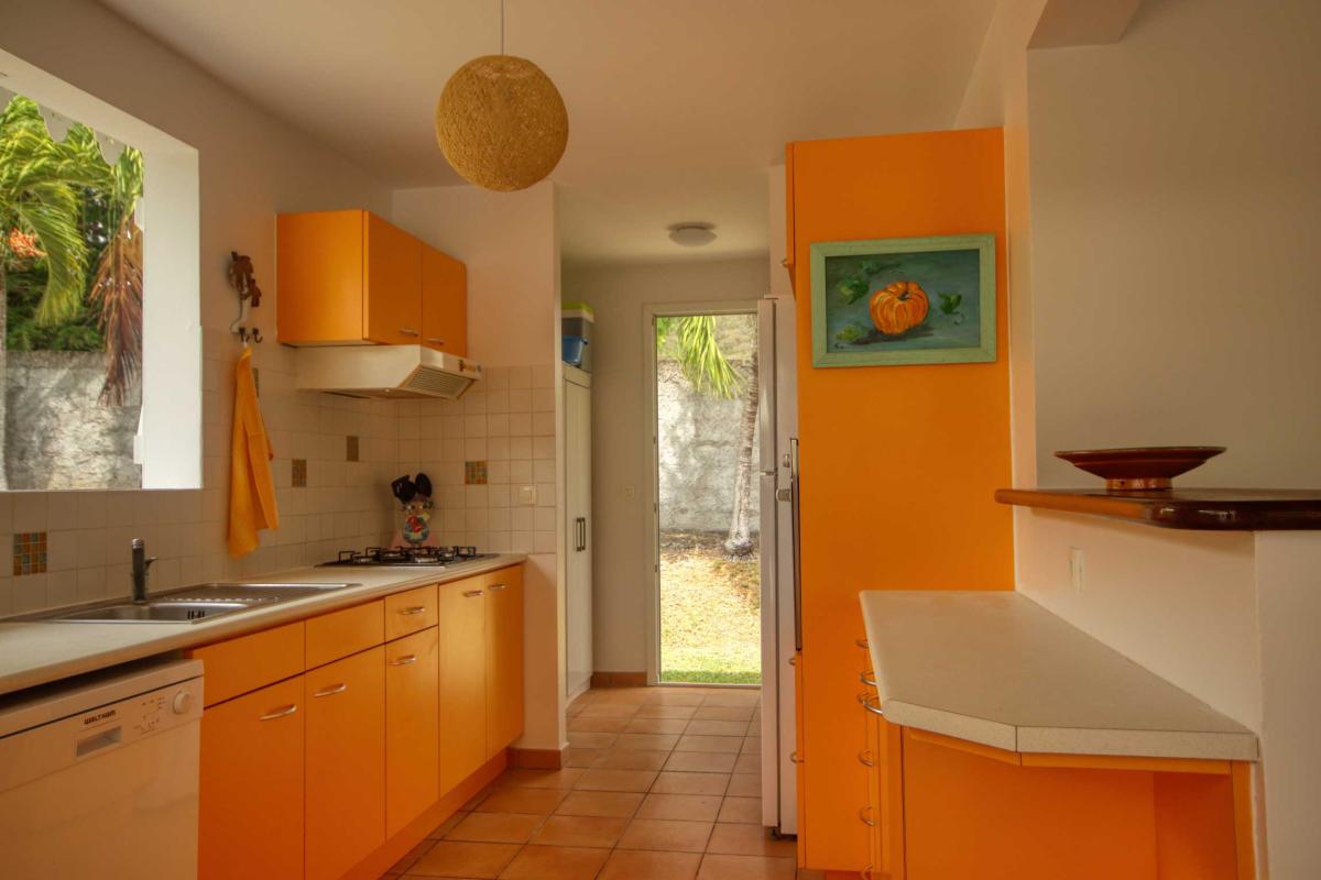 10-Location-villa-le-diamant-martinique-plage-à-pied_cuisine