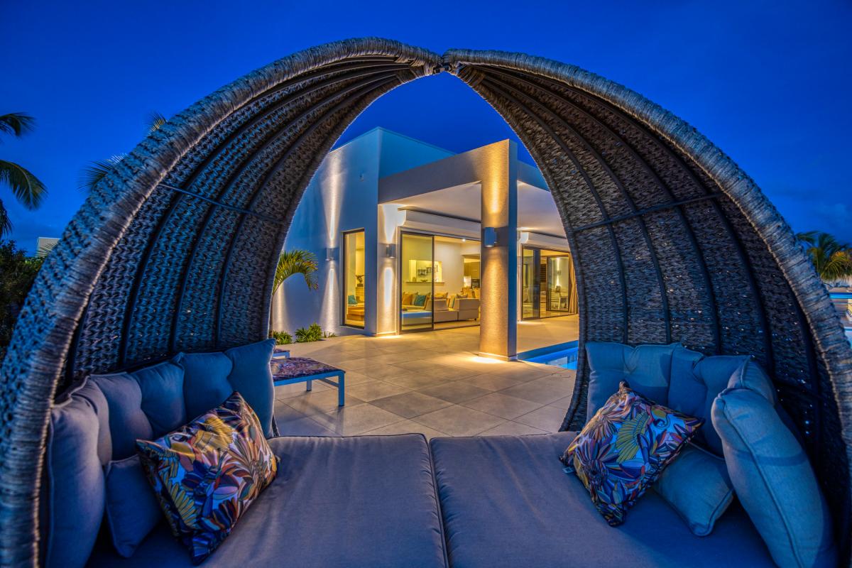 Location villa Alma 4 chambres 8 personnes avec piscine les pieds dans l'eau Beacon Hill Saint Martin