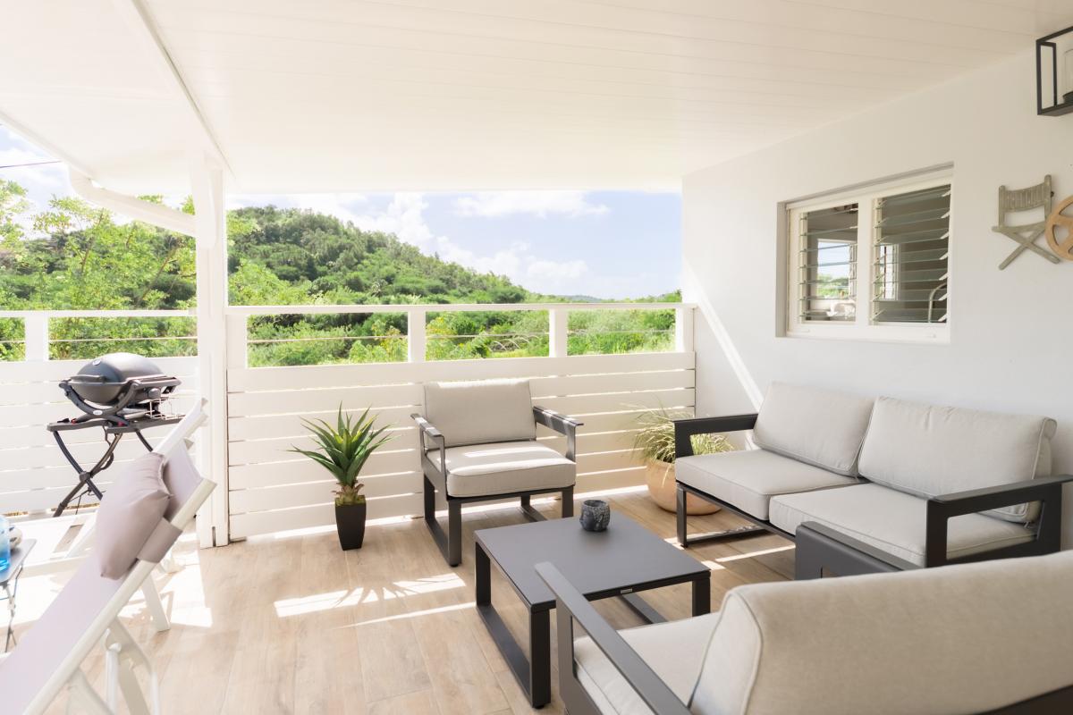 Location-vacances-sainte-anne-martinique-salon-extérieur