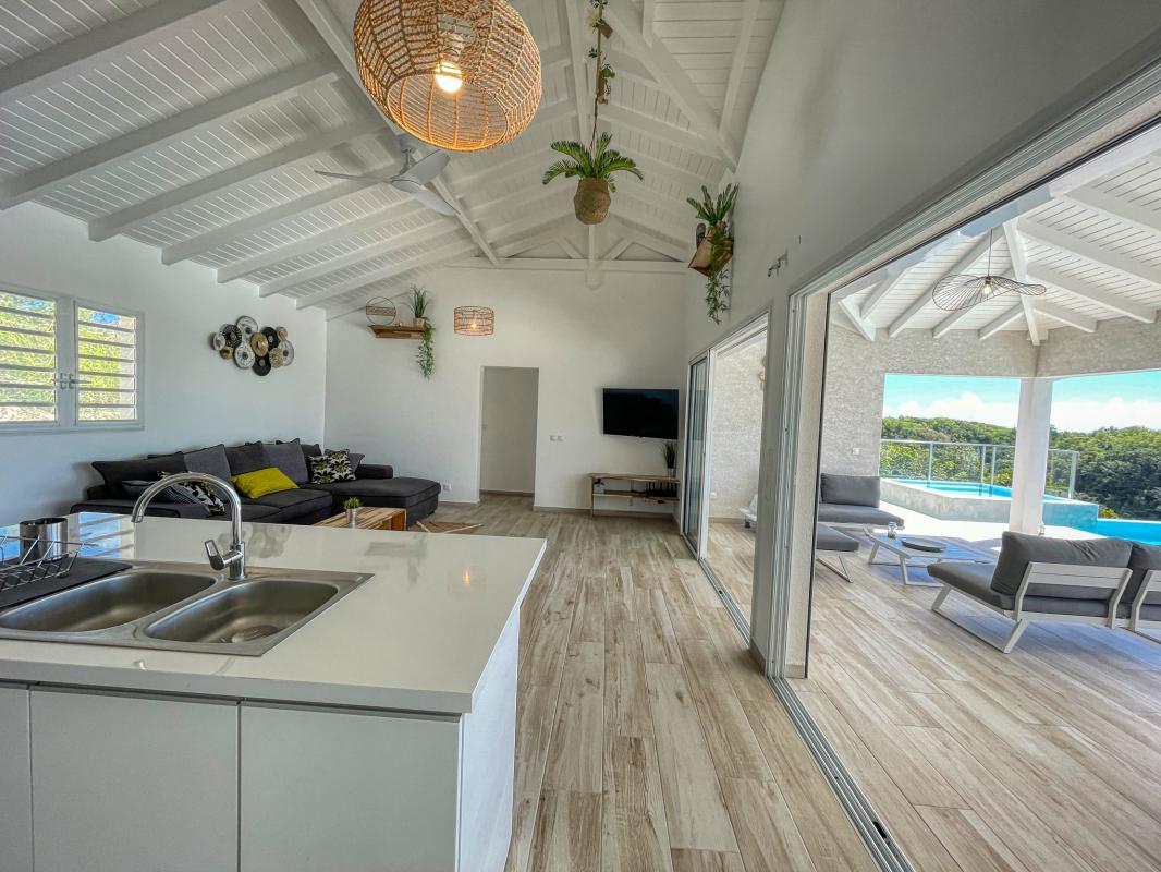 A louer villa 3 chambres pour 6 personnes avec piscine et balneo sur les hauteurs du Gosier en Guadeloupe