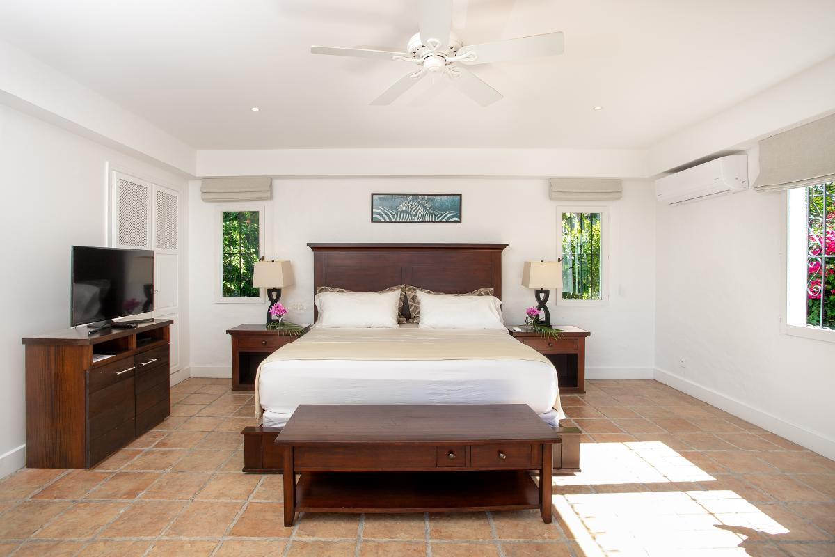 28_LaHacienda-Bedroom4