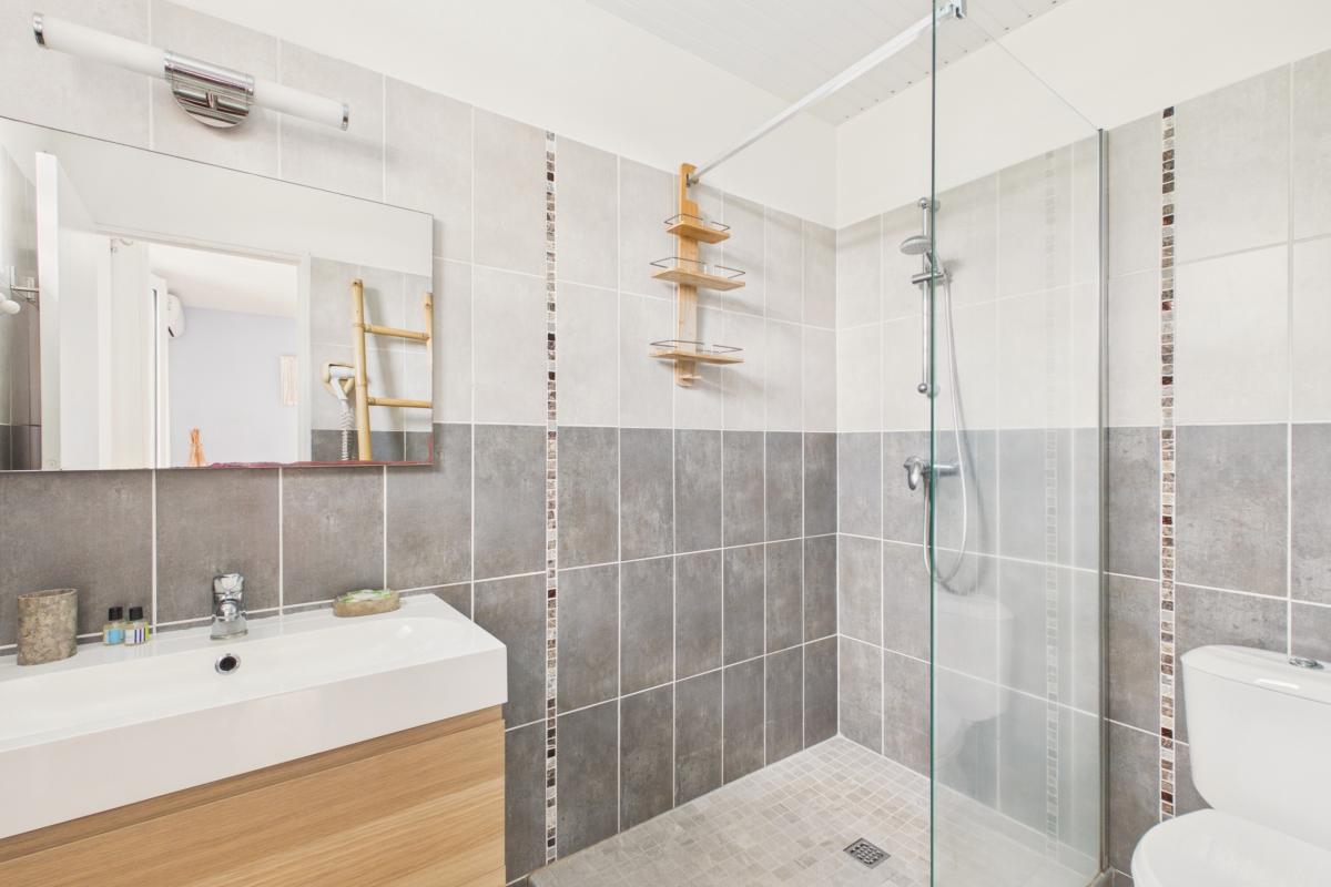salle-eau-moderne-douche-italienne