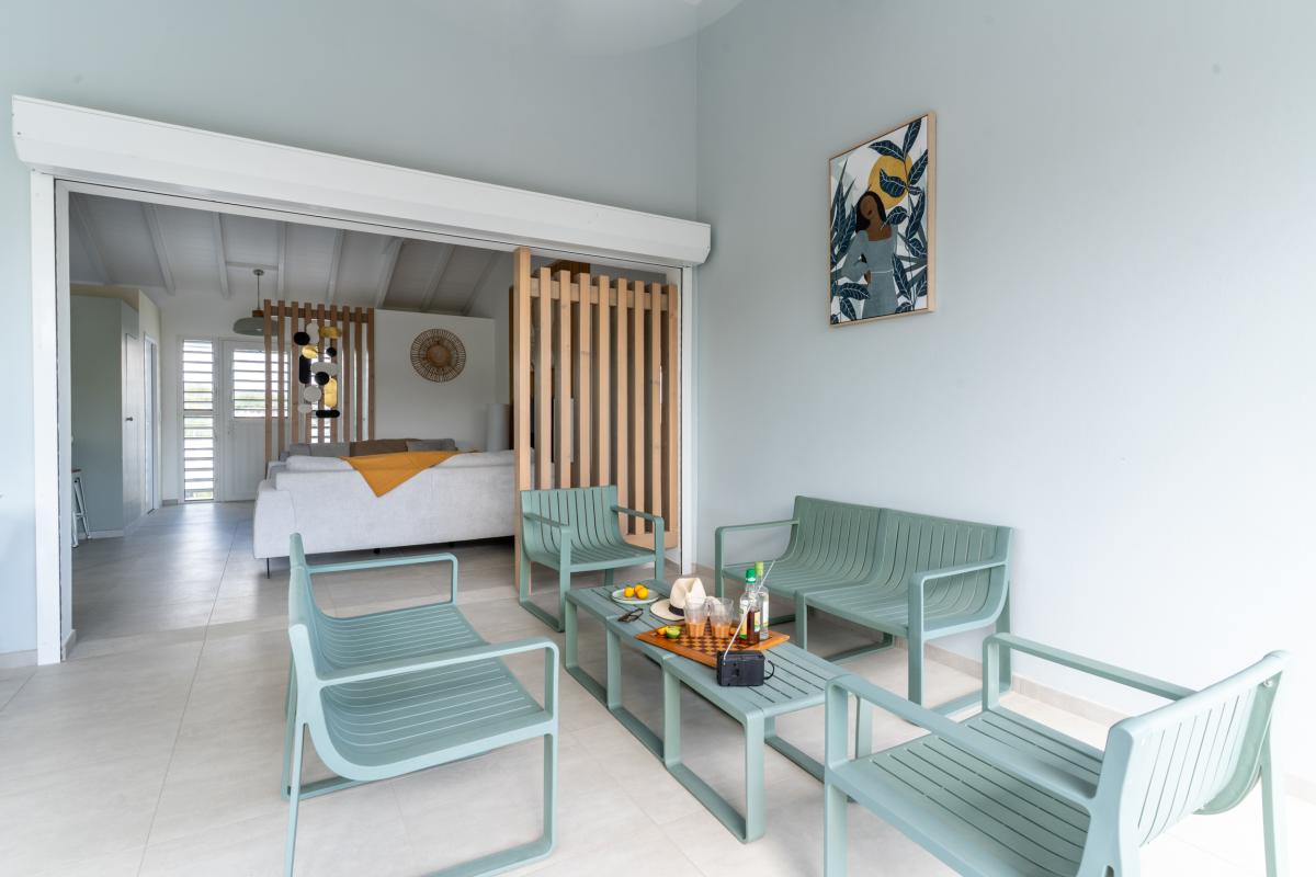 salon-de-jardin-terrasse-couverte-villa-t4-le-diamant