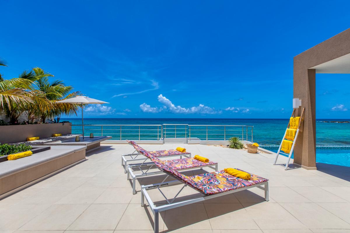 Location villa Alma 4 chambres 8 personnes avec piscine les pieds dans l'eau Beacon Hill Saint Martin