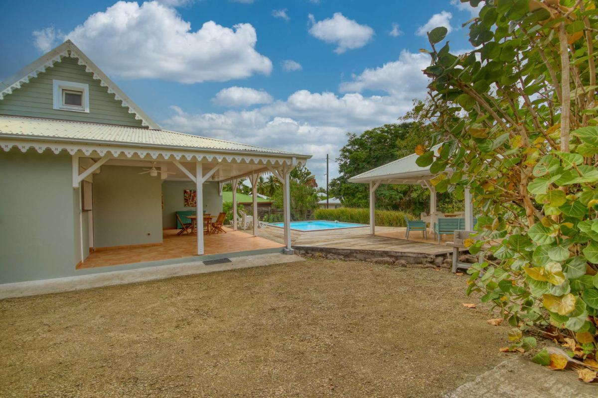 6-Location-villa-le-diamant-martinique-plage-à-pied_entrée