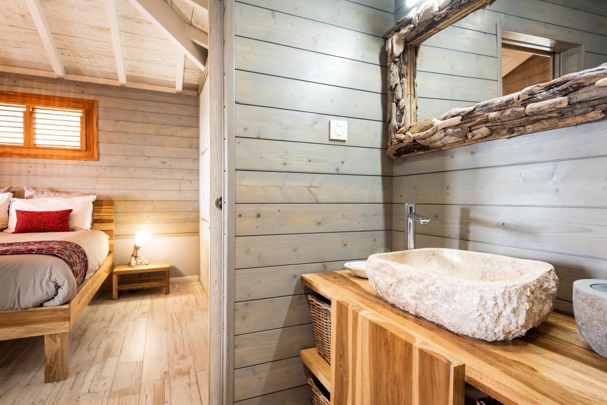 7-Location-martinique--Lodge-T_cambre-1-salle-d'eau-lavabo