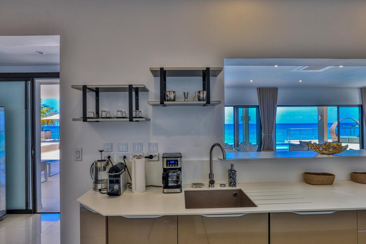 Location villa Alma 4 chambres 8 personnes avec piscine les pieds dans l'eau Beacon Hill Saint Martin