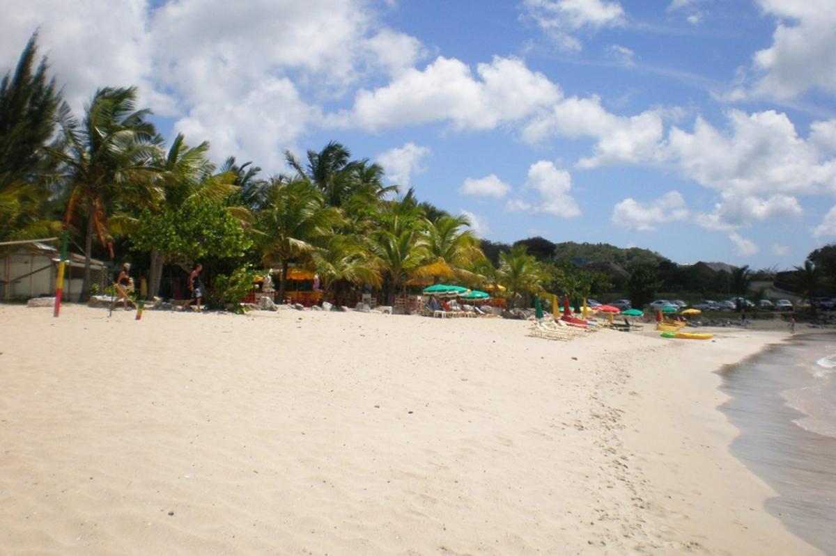 Plage de Friar's Bay sable blanc