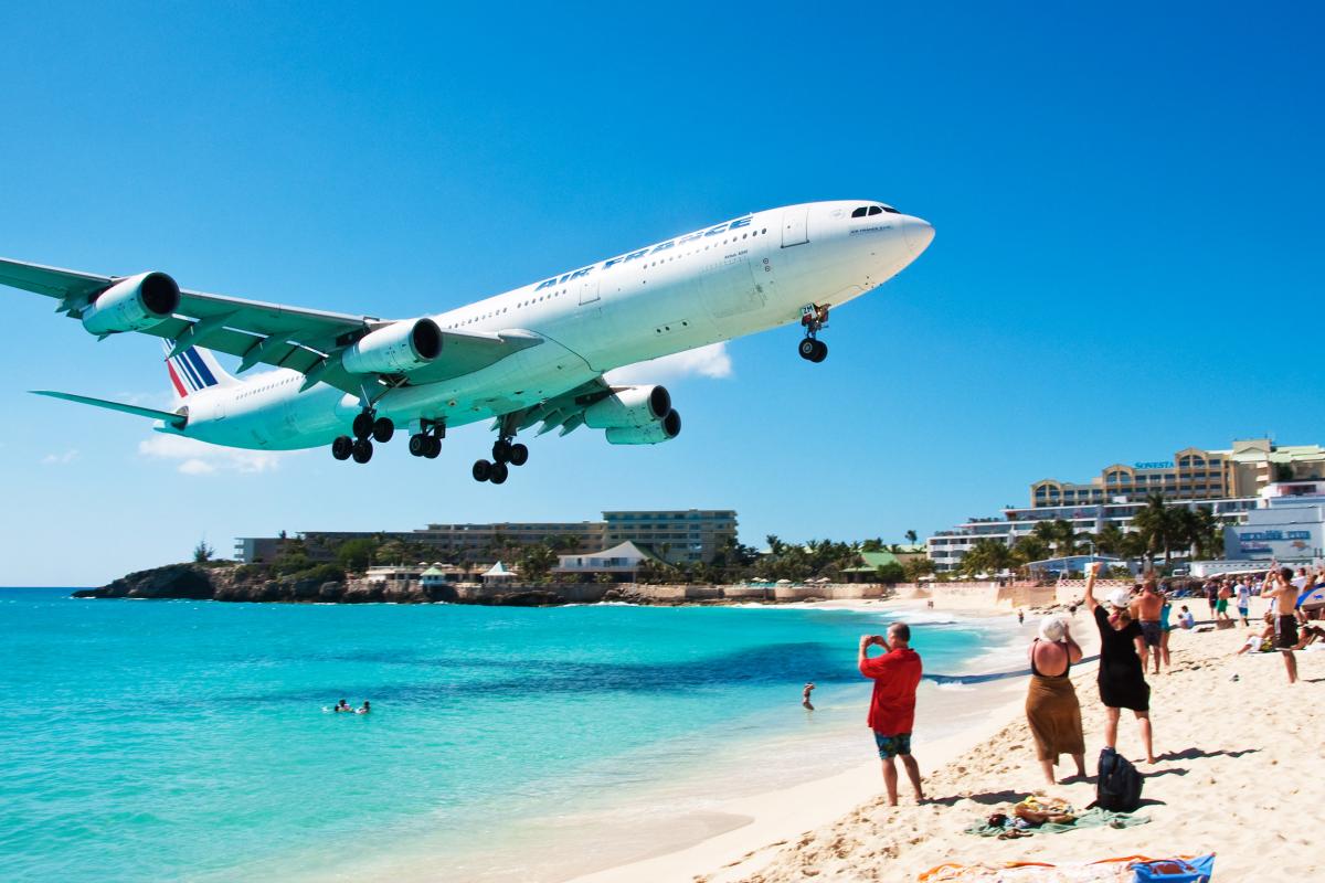 Maho beach atterrissage avion