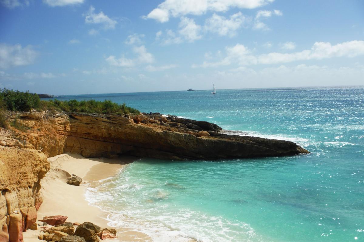 Cupecoy Bay cliff