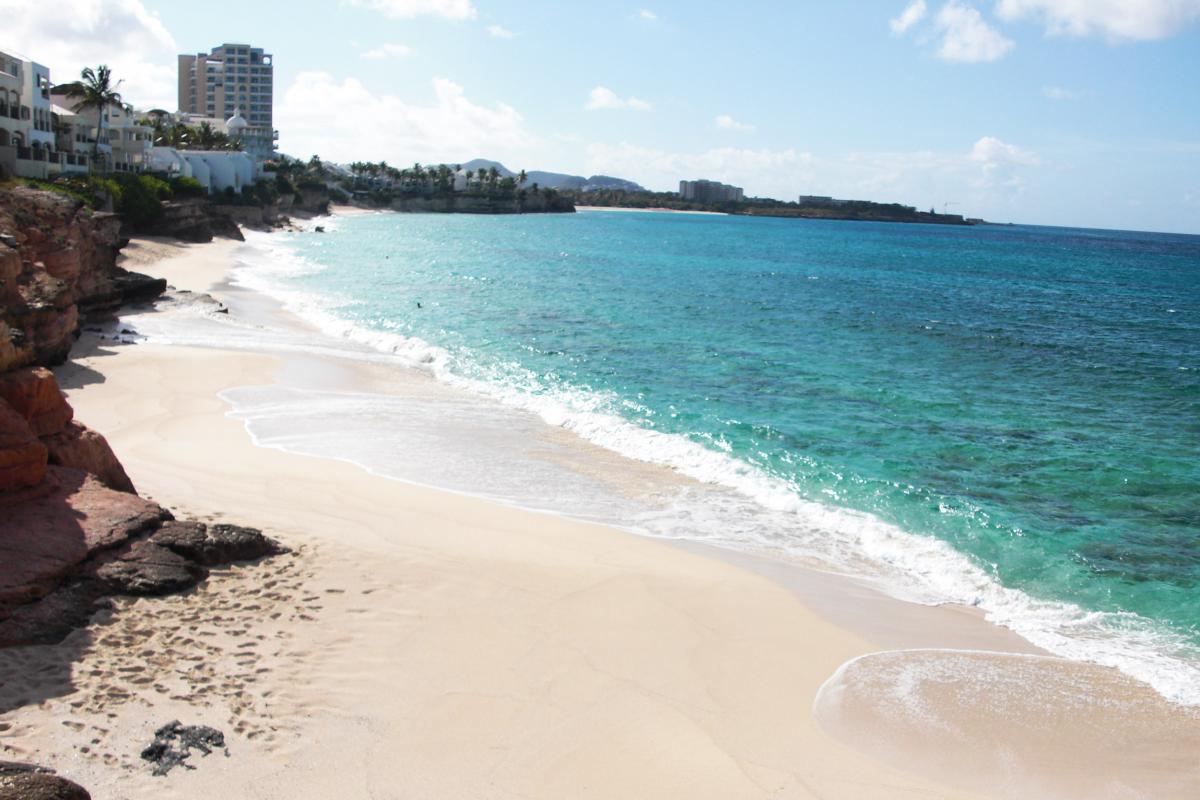 Cupecoy Bay white sand