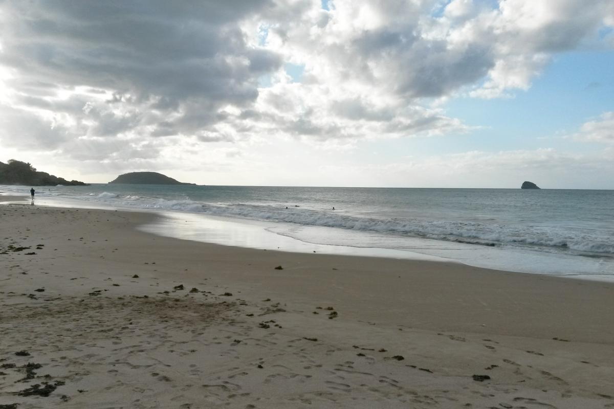 Plage de Cluny - vue sur les îlets