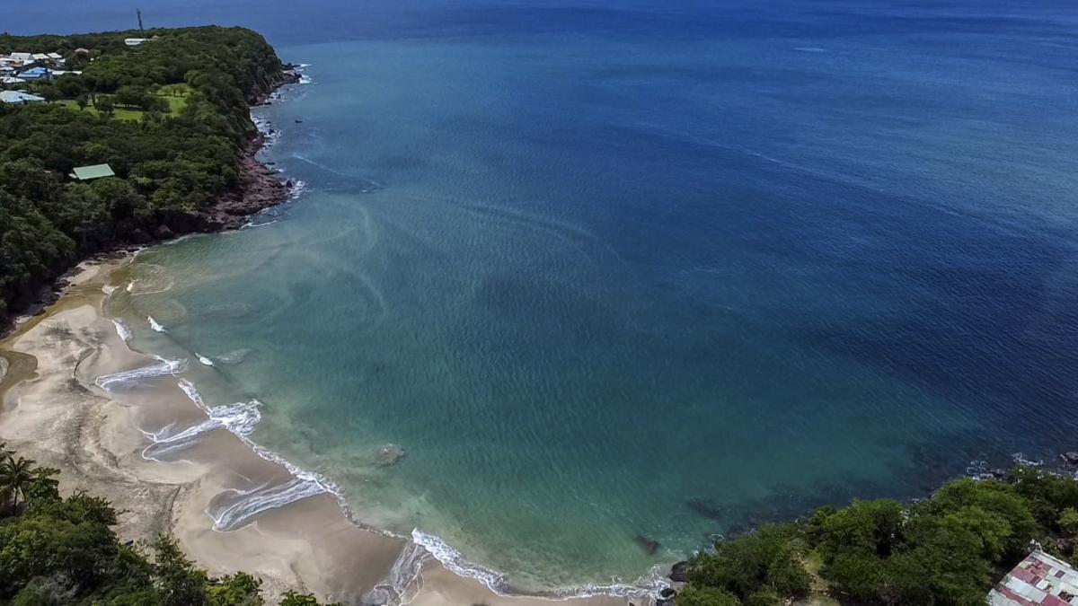 Plage de Ferry Leroux Deshaies Guadeloupe - vue du ciel