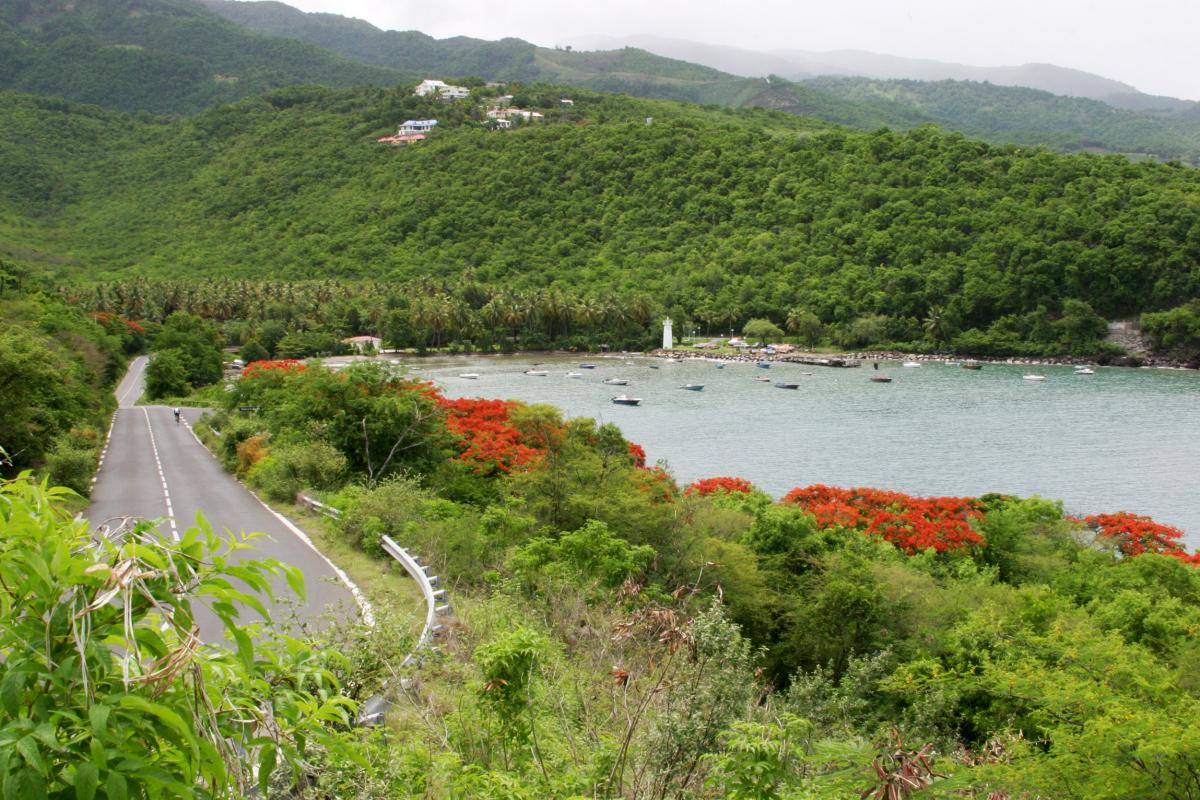 Anse à la barque plage vue depuis la route