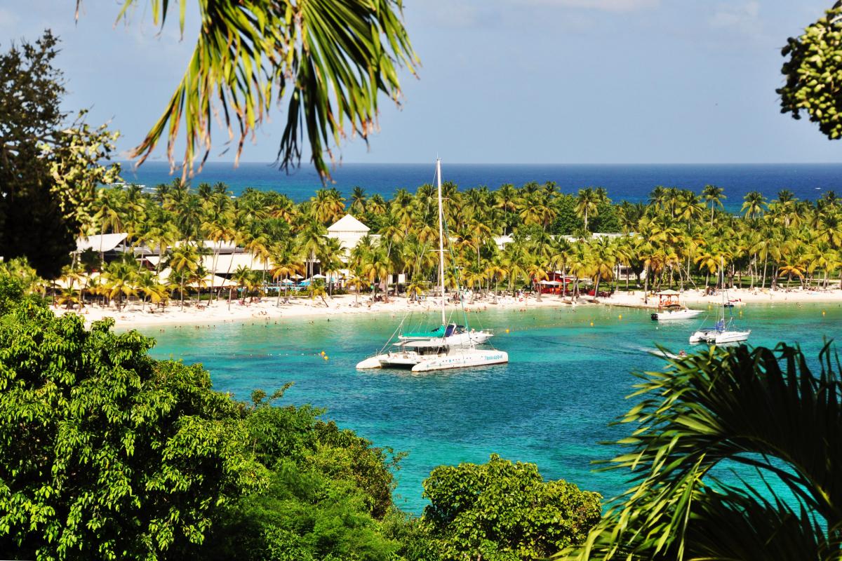 Plage de la Caravelle vue d'ensemble