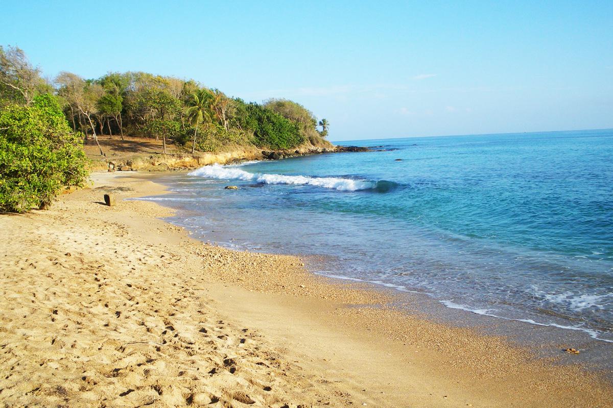 Plage des Amandiers beach red sand