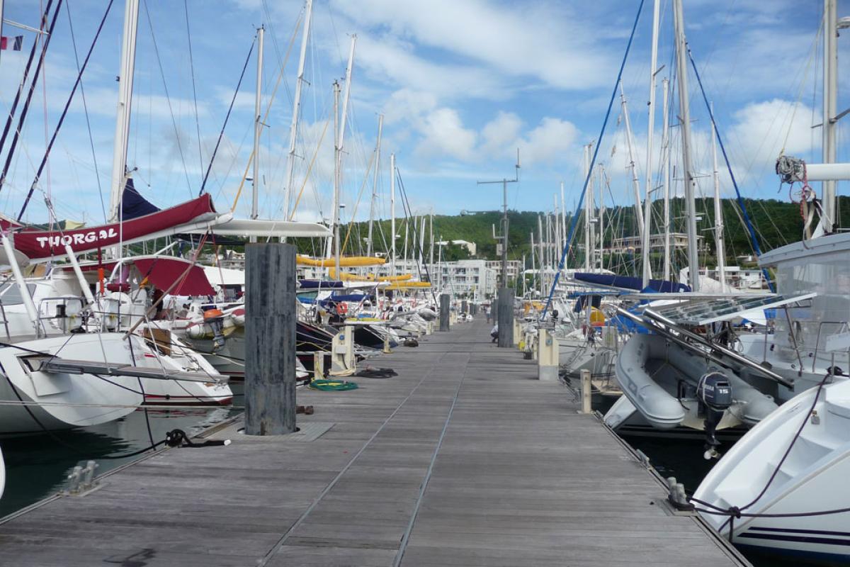 Ponton de la Marina du Marin