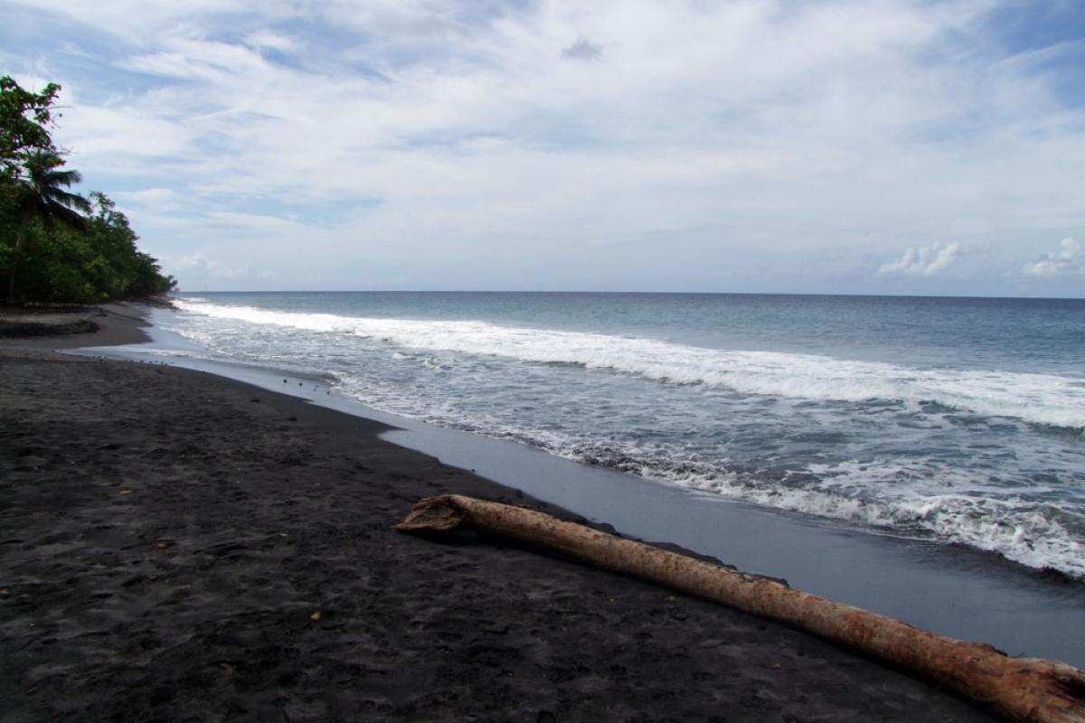 Anse Céron beach - Black sand