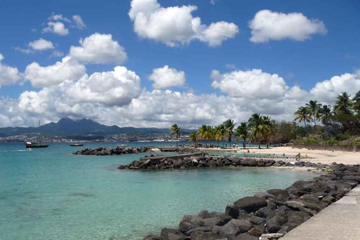 Pointe du Bout beach - dikes