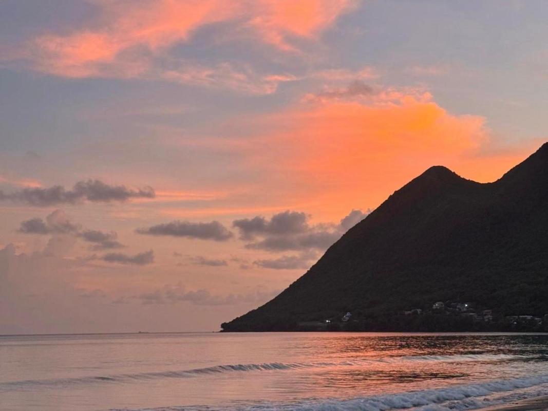 Le Morne Larcher en Martinique couleur rose
