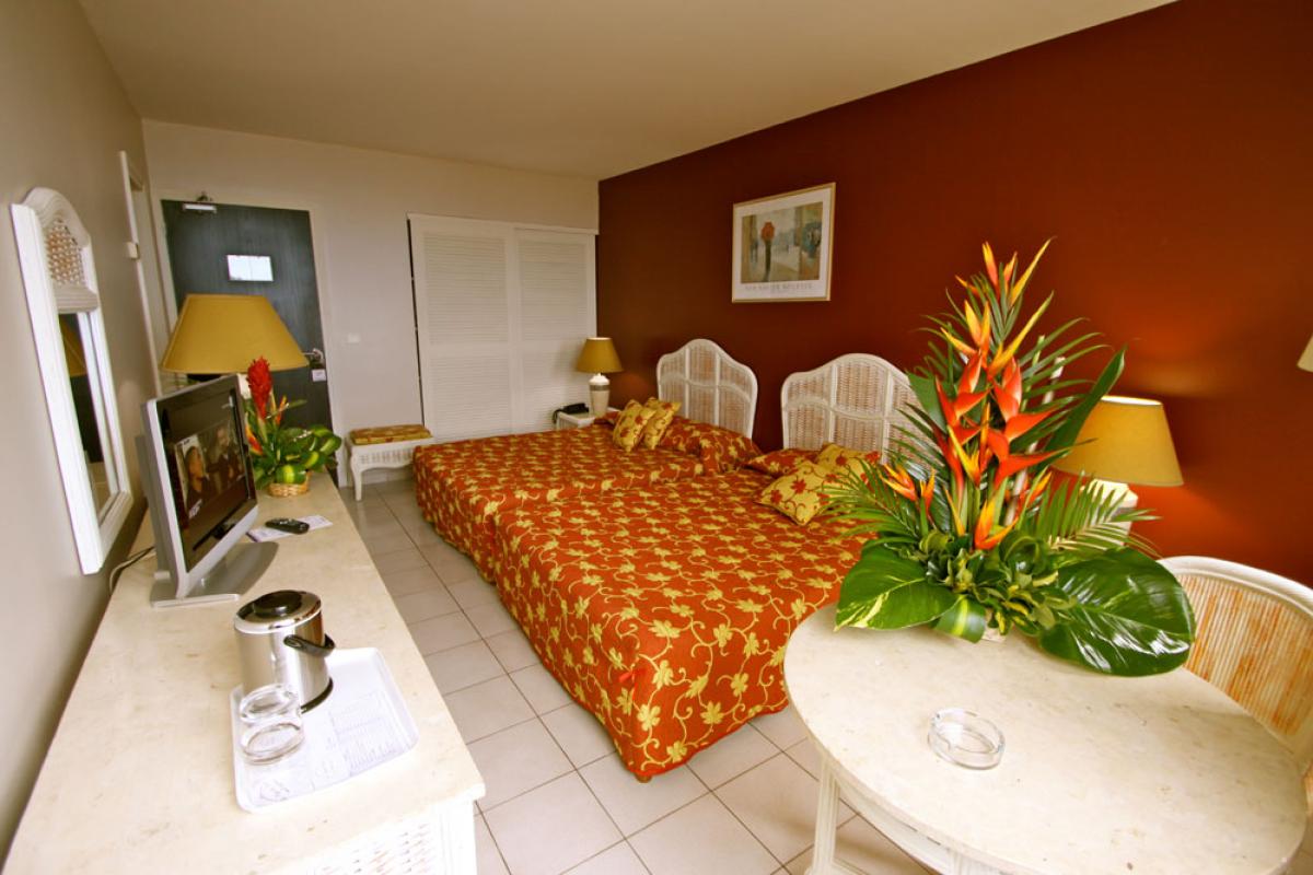 Twin bedroom